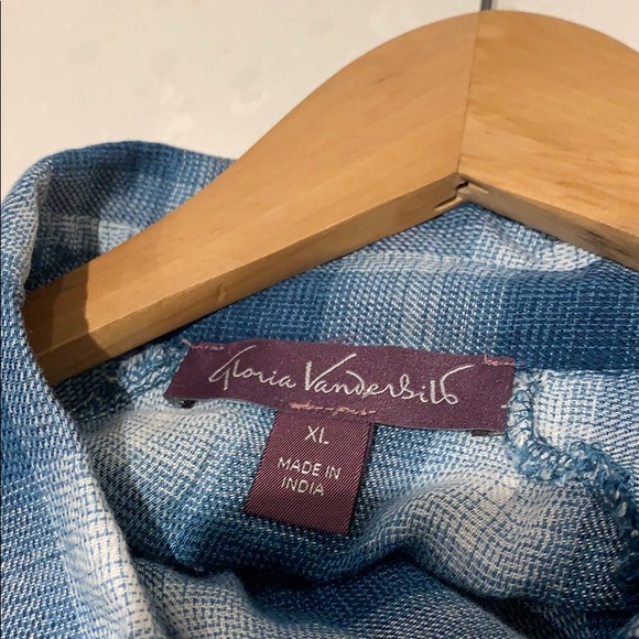 Gloria Vanderbilt embroider button up blouse - Picture 3 of 7